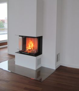 dreiseitiger Kamin