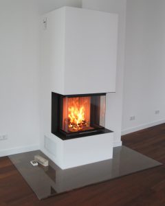 dreiseitiger Kamin